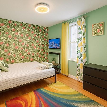 Tropical Comfort Room In Harlem Cozy Stay With Snacks & Style New York Exterior foto