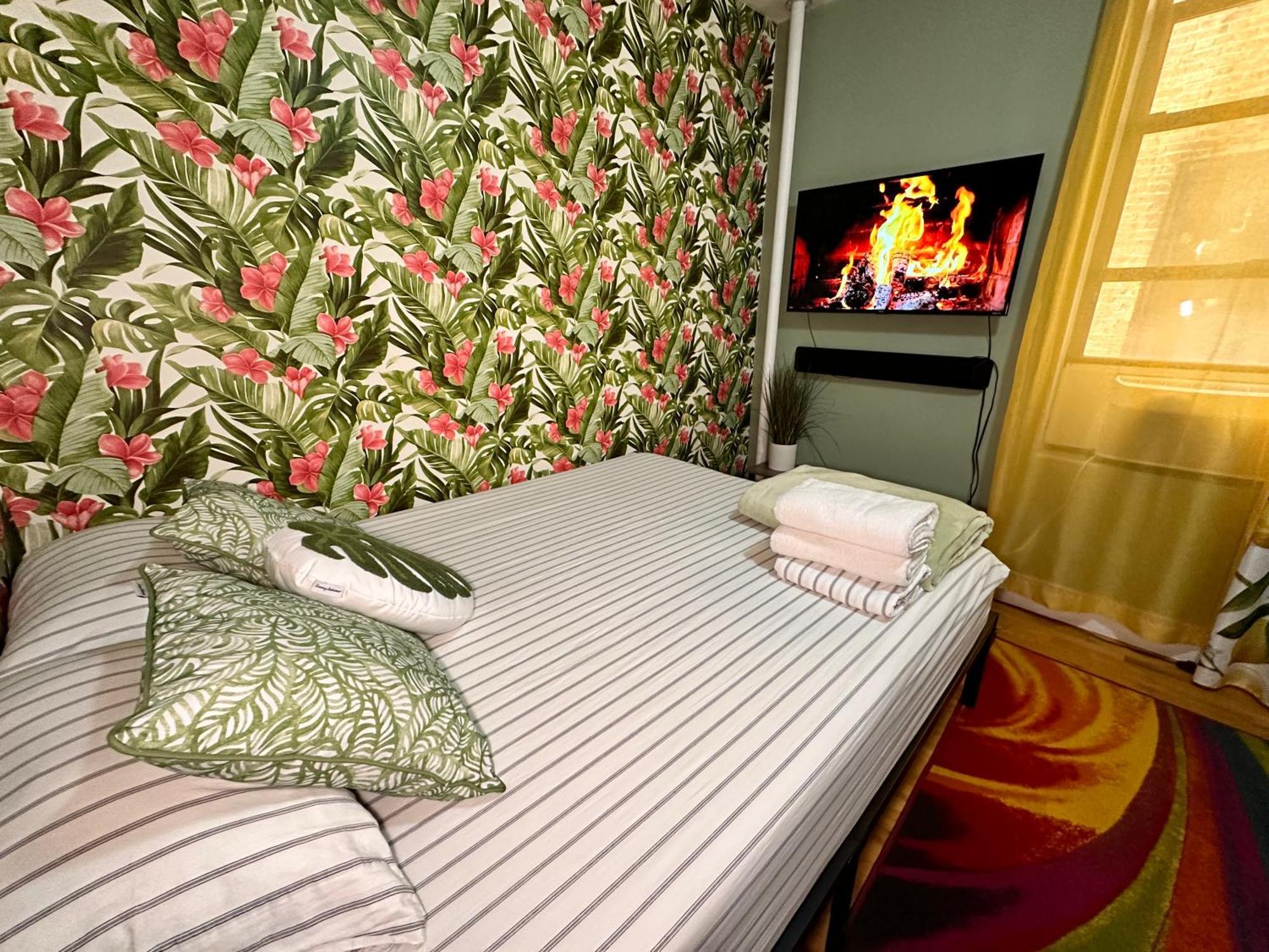 Tropical Comfort Room In Harlem Cozy Stay With Snacks & Style New York Exterior foto